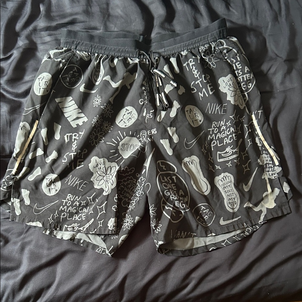 Nike Men's Black and White Graphic Running Shorts